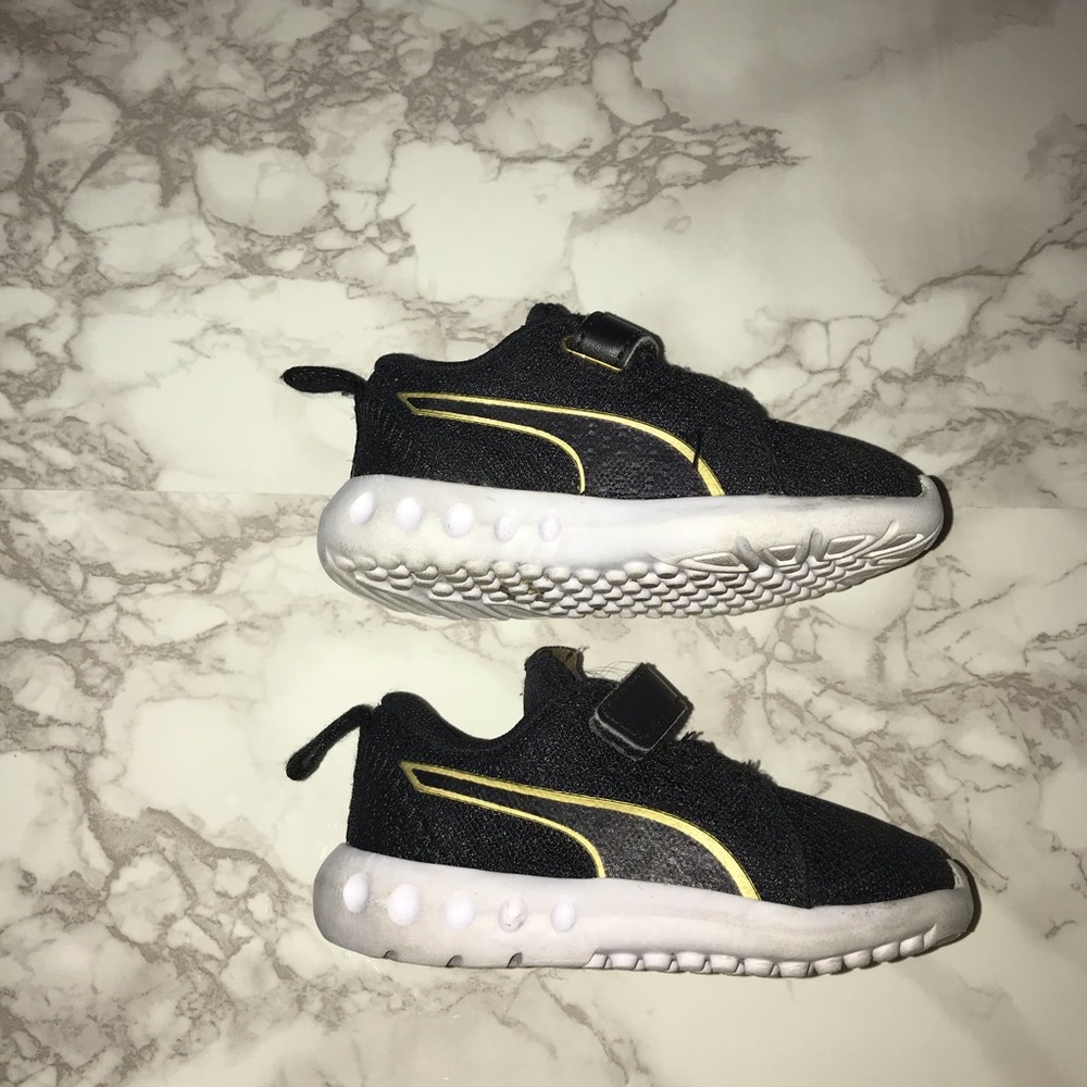 Black & White Puma Shoes, Size 5